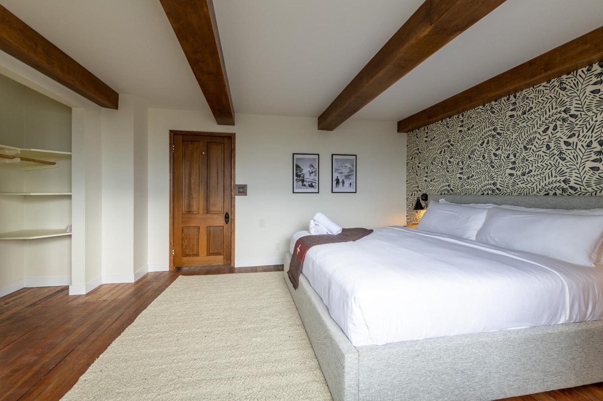 Chalet Heimann - Edelweiss Village Golden Exterior photo
